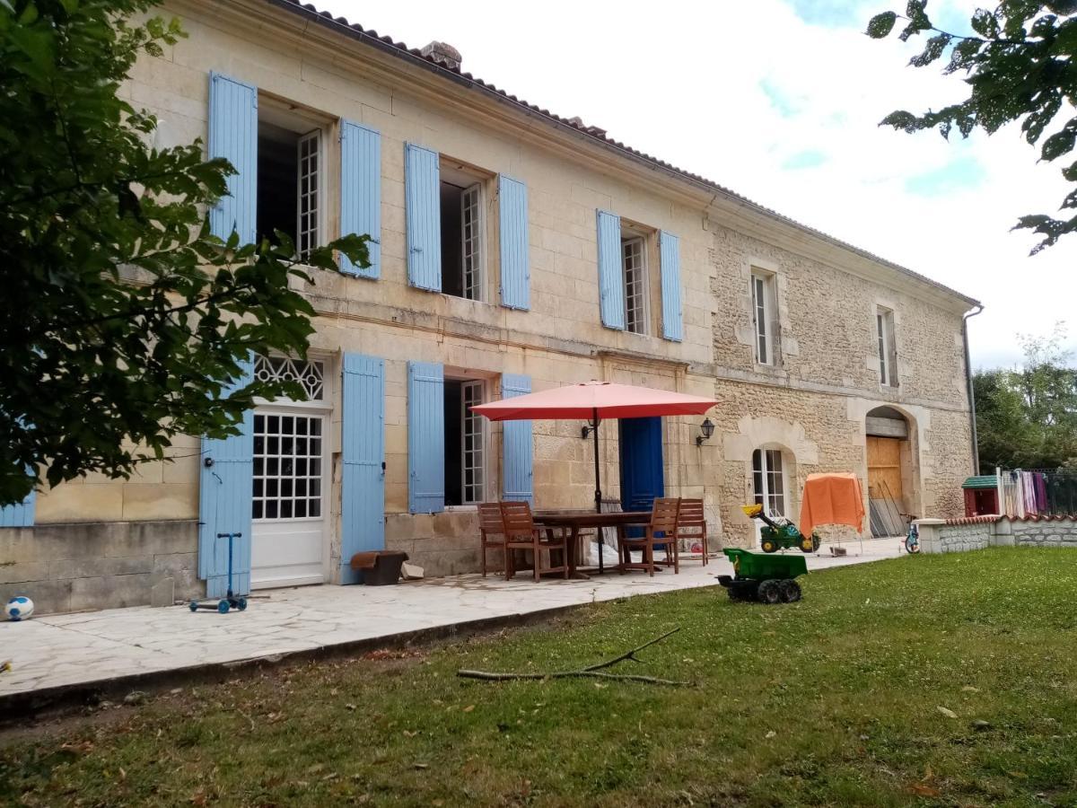 Bed and Breakfast Les Ormes De Belluire Exterior foto